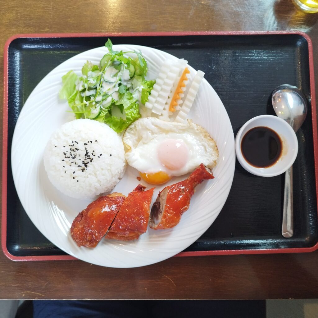 ベトナム料理-ひまわり-ローストチキン丼