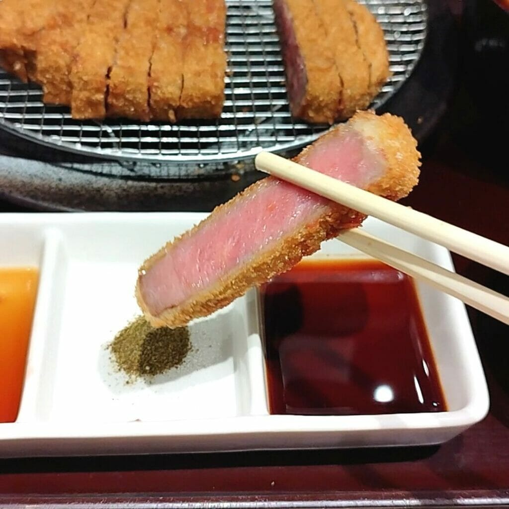 牛ロースカツ京玉膳の牛カツ食べ方ー山椒塩