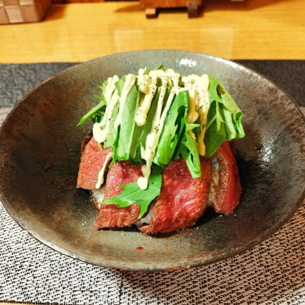 ダイニングレストラン-Quest のエゾ鹿肉のロースト丼